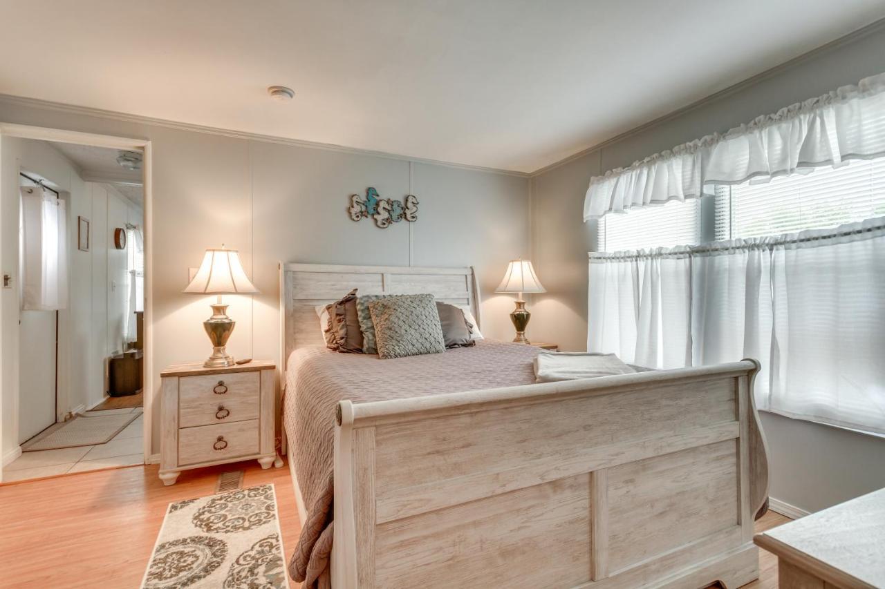 Bright Pensacola Home With Backyard - Pets Welcome! Bagian luar foto